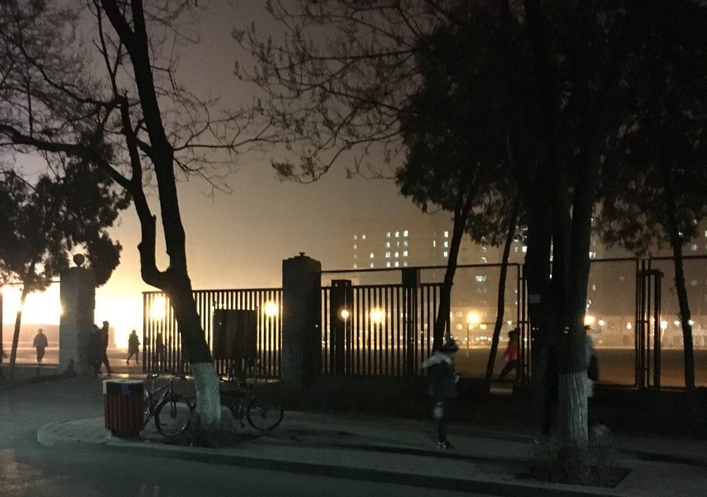空気が汚かった日の北京の夜